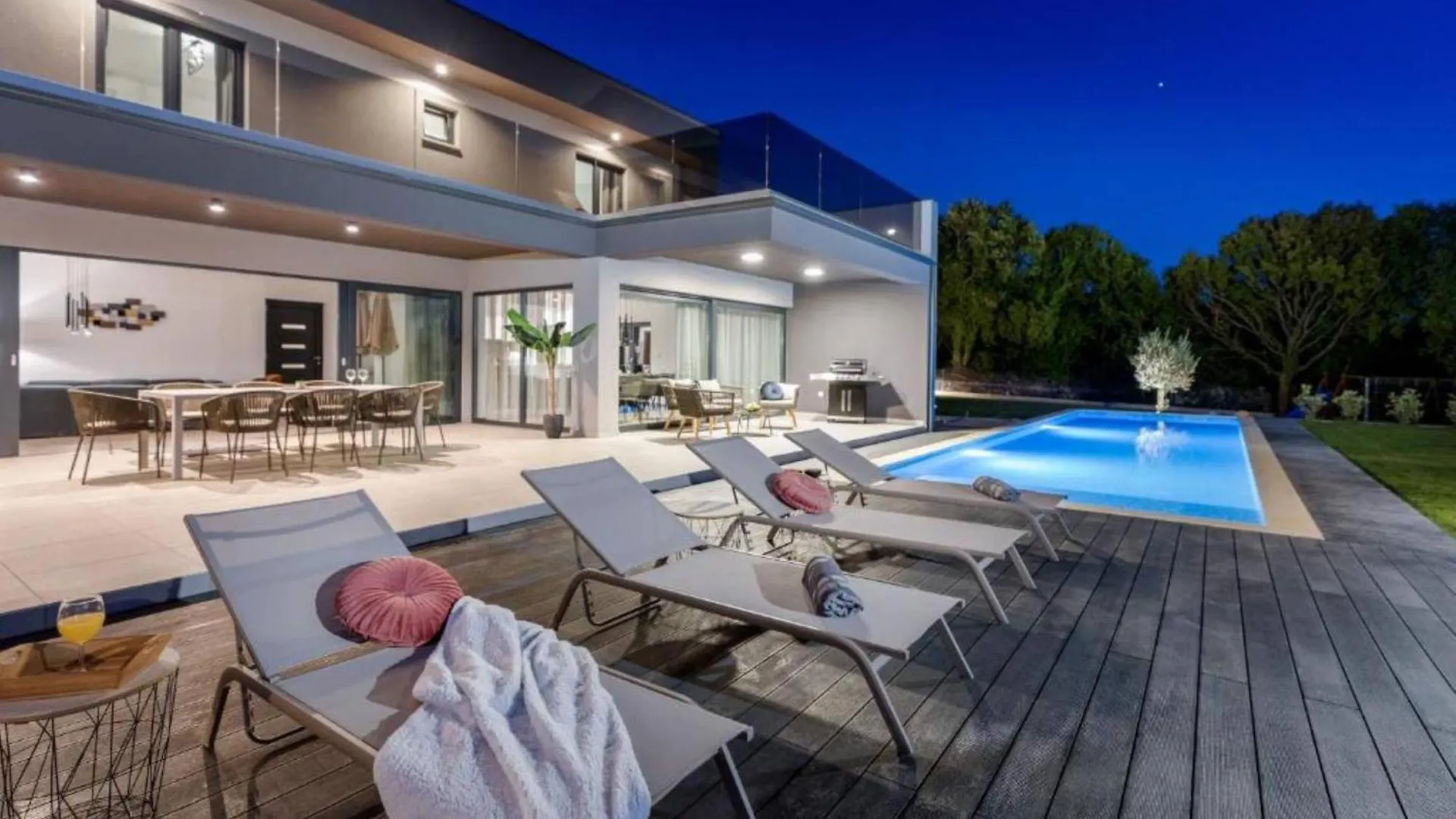 Elegant Villa With Pool And Sauna Rasa Хорватия