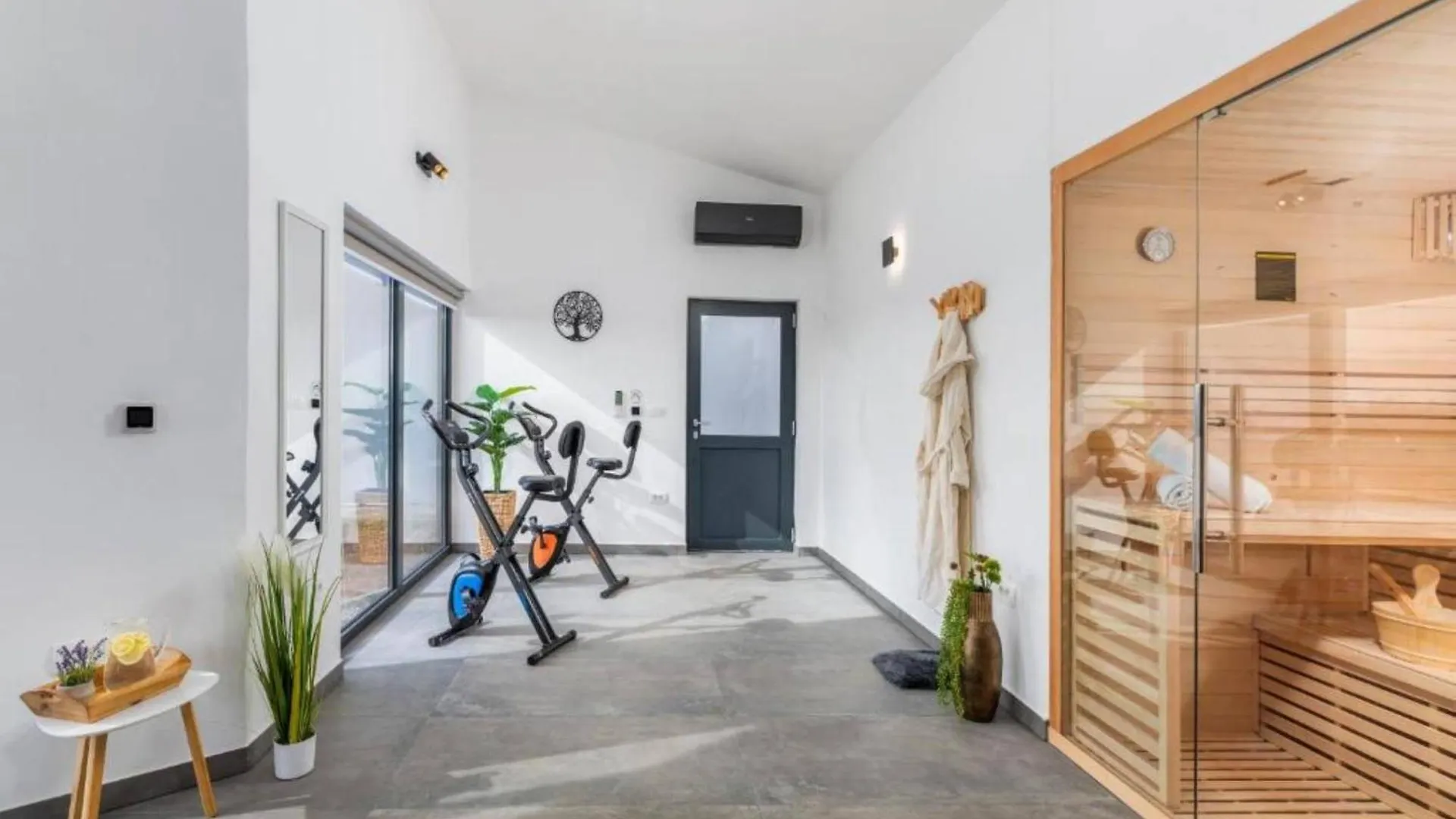 Elegant Villa With Pool And Sauna Rasa