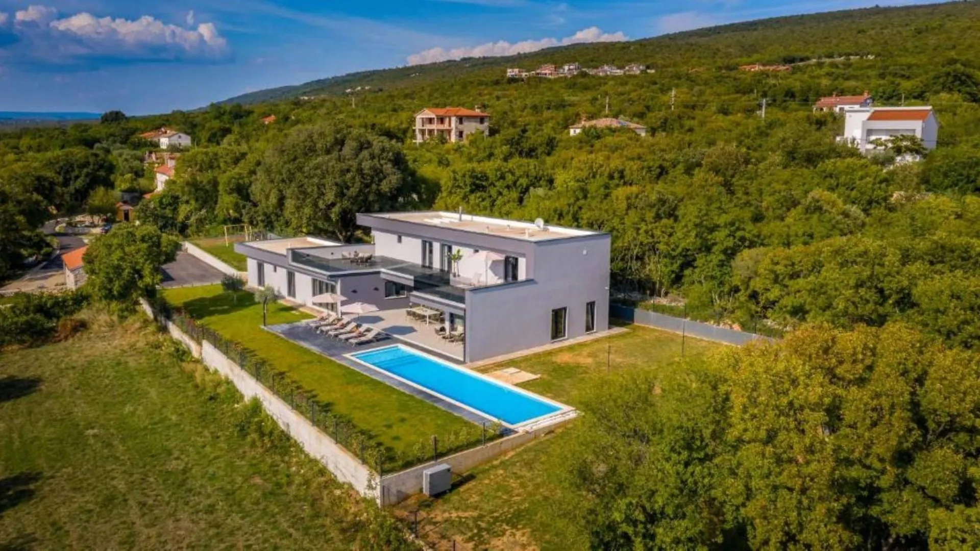 Elegant Villa With Pool And Sauna Rasa 0*,