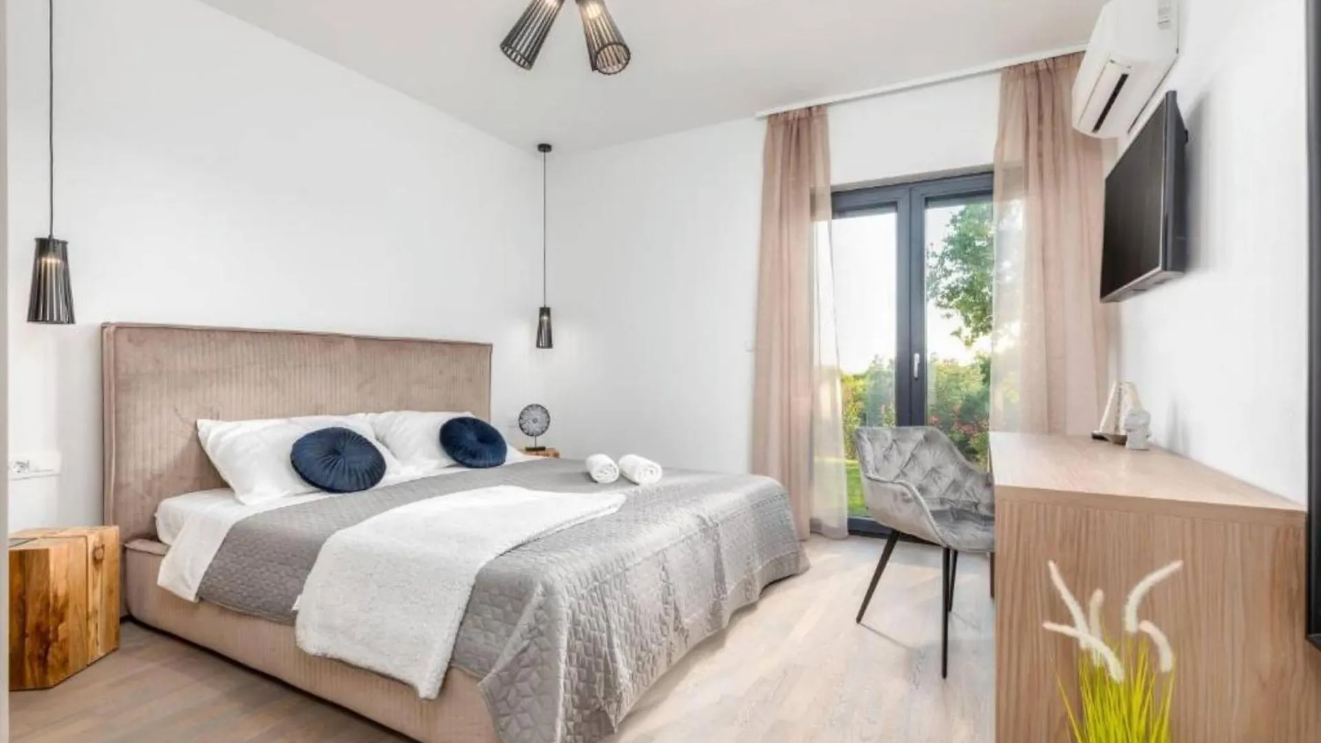 Elegant Villa With Pool And Sauna Rasa