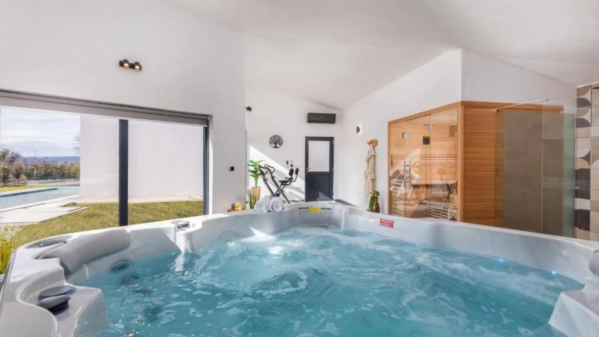 Elegant Villa With Pool And Sauna Rasa