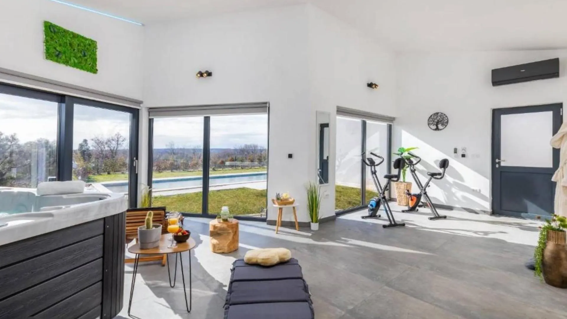 Elegant Villa With Pool And Sauna Rasa
