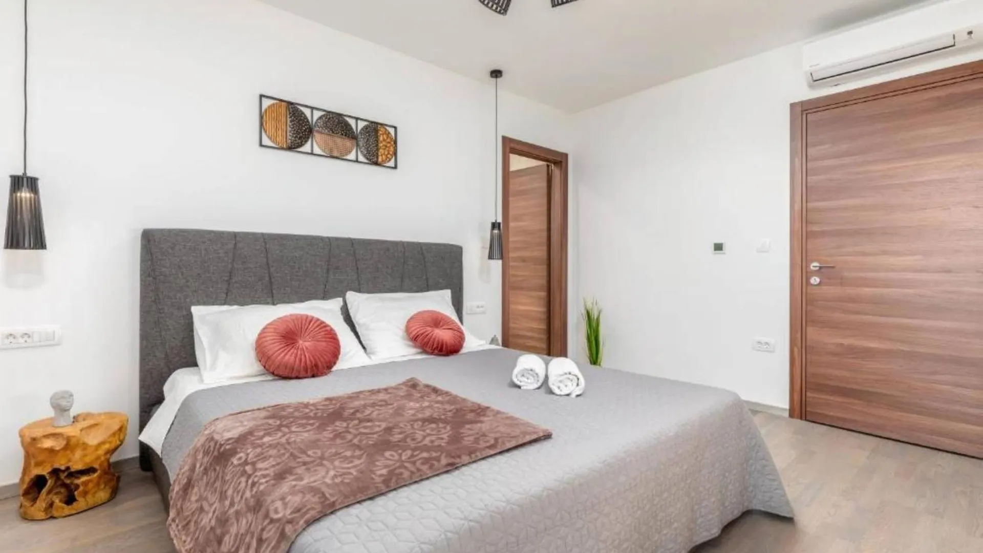 Elegant Villa With Pool And Sauna Rasa
